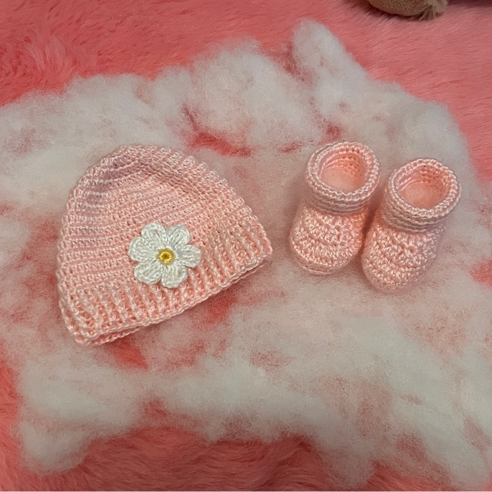 handmade baby hat and boots set.Perfect for newborn photoshoots or everyday wear